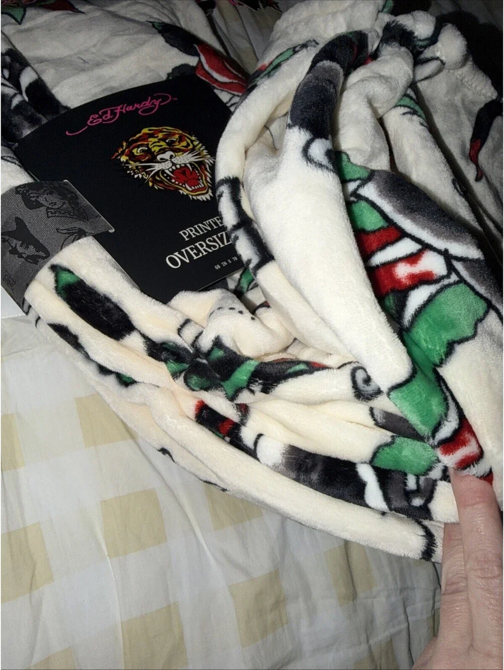 Ed Hardy Plush Throw 60x70 White Red Roses Black Roses Skull NWT